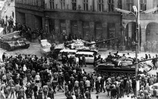 Советские танки в Праге. 1968 год