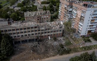 Последствия ракетного обстрела университетского городка в Бахмуте, Донецкая область