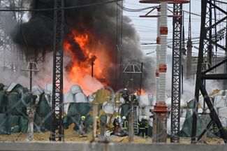 Пожар на электроподстанции в Харькове, по которой российские войска в ночь на 22 марта нанесли ракетный удар