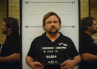 Джеймс Ходжкинсон в полицейском участке в декабре 1992 года — тогда его обвиняли в вождении в нетрезвом виде и сопротивлении аресту (позднее суд оправдал мужчину)
