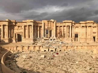 Римский театр в Пальмире. Вход и центральная часть сцены были взорваны боевиками «Исламского государства». 2 марта 2017 года