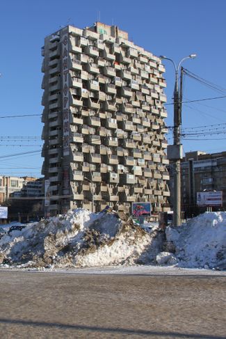 Дом «Рашпиль», <a href="https://sovietarch.strelka.com/ru/city/samara" rel="noopener noreferrer" target="_blank">построенный</a> в 1987 году с применением метода скользящей опалубки, как и элеватор