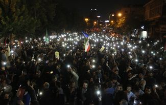 Также в Тегеране протестующие собрались у посольства Великобритании в Иране.