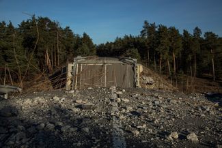 Разрушенный мост по дороге в Кременную, 4 декабря 2022 год