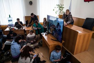 В зале видеотрансляции приговора для журналистов. 22 марта 2016 года