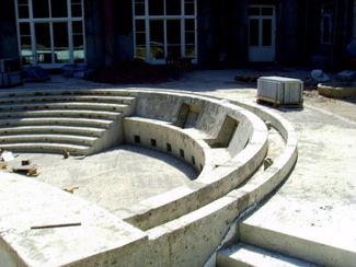 «Аквадискотека» на раннем этапе строительства дворца в Прасковеевке (между 2009 и 2010 годами)