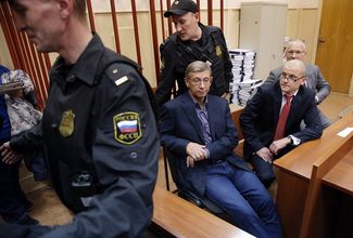 Владимир Евтушенков в Басманном суде Москвы. 14 ноября 2014 года