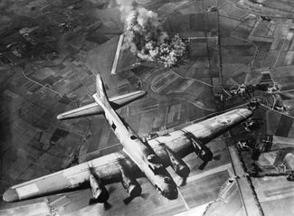 Бомбардировщик Boeing B-17, который называли «Летающей крепостью», в годы Второй мировой войны