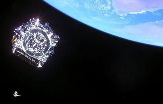 25 декабря <a href="https://meduza.io/feature/2021/12/24/samoe-slozhnoe-i-dorogoe-origami-v-mire" rel="noopener noreferrer" target="_blank">телескоп «Джеймс Уэбб»</a> наконец-то отправился в космос. На него потратили 10 миллиардов долларов, а запуск готовили почти 30 лет. Теперь телескопу предстоит отправиться на полтора миллиона километров от Земли