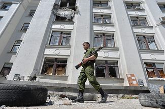 Областная администрация в Луганске. 3 мая 2014-го
