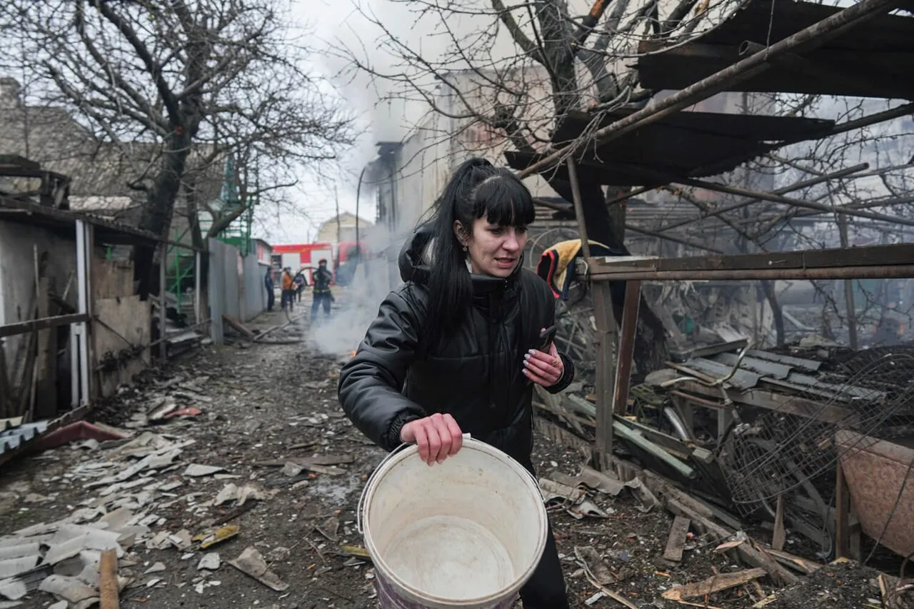 Господи, хоть бы дожить эту ночь Мариуполь в коме. «Медуза» рассказывает,  как российская армия уничтожила один город. И тысячи жизней — Meduza