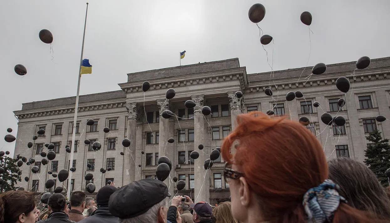 «В этой Украине места для Одессы нет» Что происходит в городе спустя год  после пожара в Доме профсоюзов: репортаж Ильи Азара — Meduza