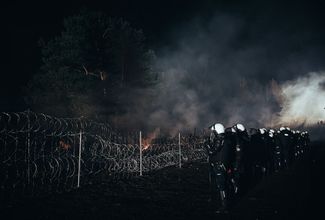 Польские пограничники на границе с Беларусью. 9 ноября 2021 года