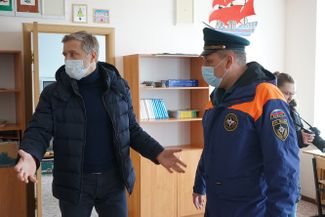 NAO acting Governor Yuri Bezdudny (left) inspects a temporary reception station in the flooded town of Velikovisochnoye