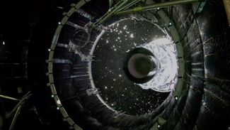 لقطة شاشة من بث فيديو لوكالة ناسا. انطلقت المهمة في الساعة 18:35 يوم 1 أبريل بتوقيت الساحل الشرقي للولايات المتحدة (01:35 يوم 2 أبريل بتوقيت موسكو). المرحلة الرئيسية لنظام SLS (نظام الإطلاق الفضائي) مع معززات SRB (معززات الصواريخ الصلبة) الجانبية للسفينة <a href="https://www.nasa.gov/blogs/missions/2026/04/01/live-artemis-ii-launch-day-updates/" rel="noopener noreferrer" الهدف="_فارغ">separate</a> About 8 minutes after launch”/></div>
</div>
</div><figcaption/></figure>
<figure class=