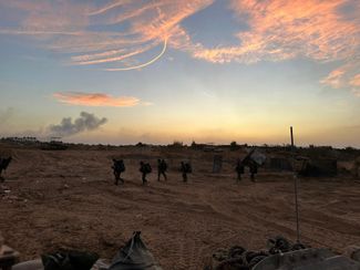 Военнослужащие Армии обороны Израиля (ЦАХАЛ) на территории сектора Газа