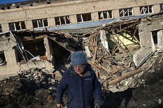 An elderly resident of Kramatorsk near the school building, which was hit by a Russian missile