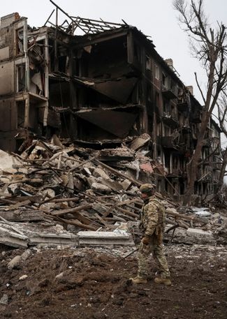 Боец спецподразделения полиции «Белый ангел», занимающегося эвакуацией жителей прифронтовых районов