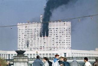 Вид на Белый дом после штурма. 4 октября 1993 года