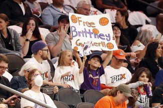 Плакат в поддержку Бриттни на игре НБА