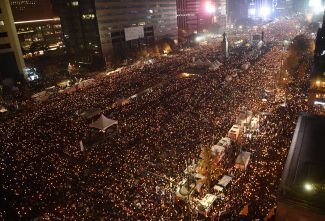 Многотысячный митинг против президента и правительства Южной Кореи в Сеуле. 19 ноября 2016 года