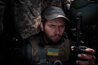 Украинский военный едет к месту отдыха