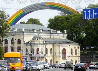 Арка дружбы народов в Киеве. 28 апреля 2017 года
