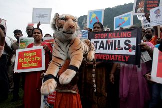 Индуисты-тамилы требуют прекратить убийство своих соплеменников на Шри-Ланке. Малайзия, 2009 год.