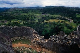 Вид на руины Большого Зимбабве. Февраль 2016 года