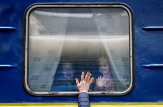 Children say goodbye to their father. Kyiv, March 3, 2022
