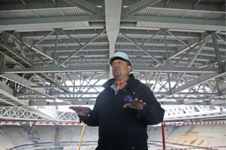 Генеральный директор компании «Инжтрансстрой-СПБ» Виталий Лазуткин на стройке стадиона незадолго до смены подрядчика, 26 июля 2016 года