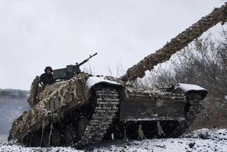 Т-64 разработки Харьковского бюро машиностроения остается основным танком ВСУ даже после потерь двух лет войны и поставок сотен бронемашин с Запада