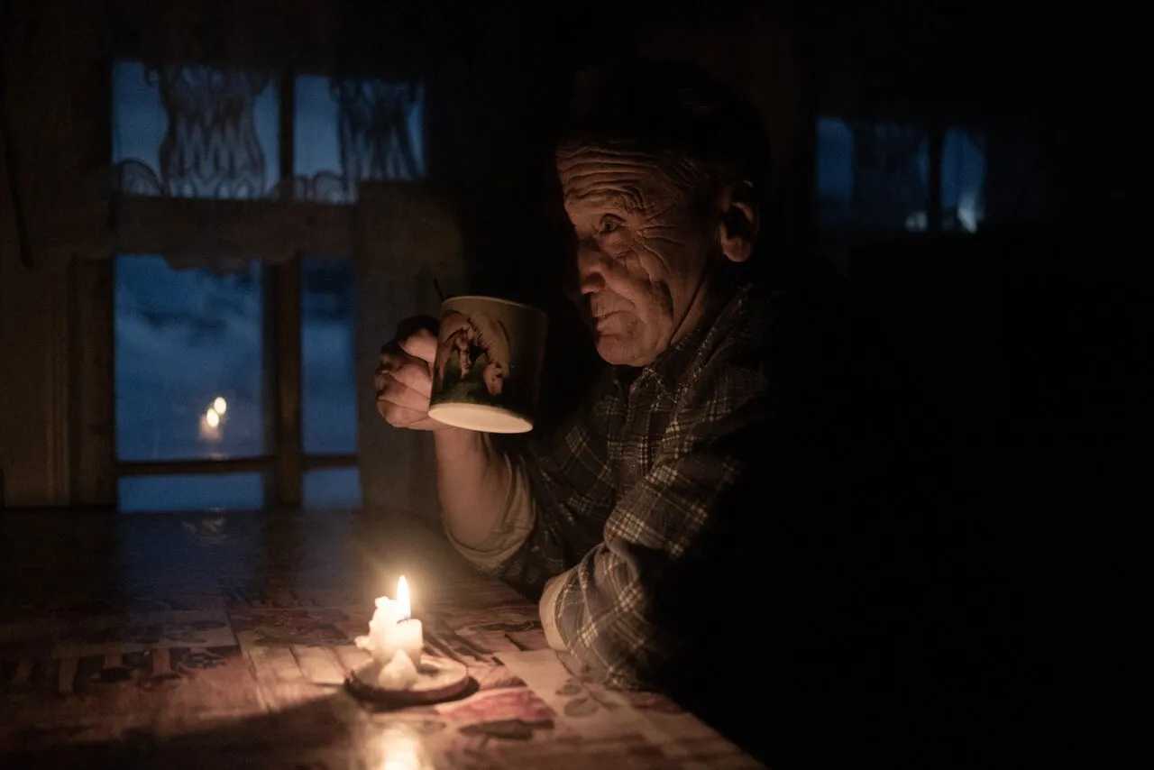 Вы, городские, волков, медведей боитесь. Но самый страшный зверь — это  человек» Как живут люди в заброшенных деревнях Русского Севера — и что в их  жизни поменяла война. Фотопроект «Медузы» — Meduza