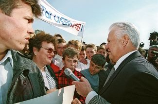 Борис Ельцин в Перми во время предвыборной поездки. Май 1996-го