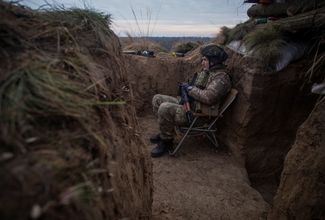 Украинский военнослужащий на передовой