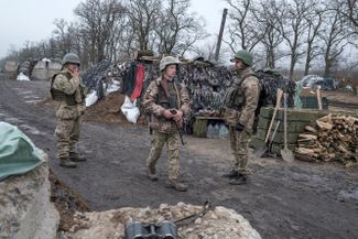 Украинские солдаты на позициях у Барвенково в Харьковской области