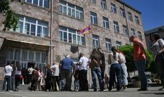 Pashinyan’s party wins, turnout is high, and voting day was accompanied by arrests of supporters of the pro-Russian bloc – Meduza