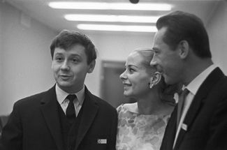Табаков, французская актриса Женевьева Паж и Олег Ефремов. IV Международный кинофестиваль в Москве. 5 июля 1965 года