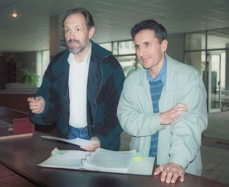 Алексей Иващенко и Георгий Васильев в фойе Дворца культуры Московского подшипникового завода, 4 октября 2001 года