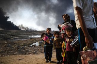 Беженцы, вынужденные покинуть свои дома из-за битвы за Мосул, 29 октября