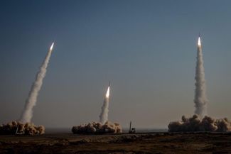 Военные учения Корпуса стражей исламской революции в пустыне Деште-Кевир с применением баллистических ракет и беспилотников. 15 января 2021 года