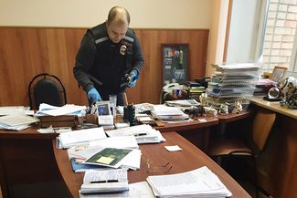Следователи работают в мэрии Красногорска после убийства заместителя главы администрации Юрия Караулова и начальника местных электросетей Георгия Котляренко. 19 октября 2015-го