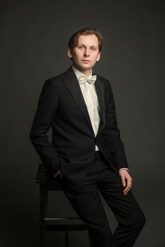 Conductor Peter Gaidukov was found dead in Karelia. He led the Veterans Choir, which starred in the Shortparis video