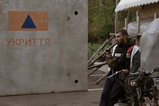 Игорь — один из волонтеров, помогающих жителям Константиновки эвакуироваться из города. 21 октября 2024 года