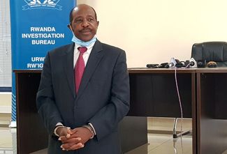 Арестованный Поль Русесабаджина в штаб-квартире Бюро расследований Руанды. 31 августа 2020 года