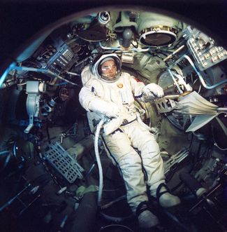 Бортинженер Гречко на борту космического комплекса «Союз-26» — «Салют-6». 12 апреля 1978 года