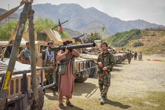 Смотр сил сопротивления в Базараке накануне боев с талибами. 19 августа 2021 года