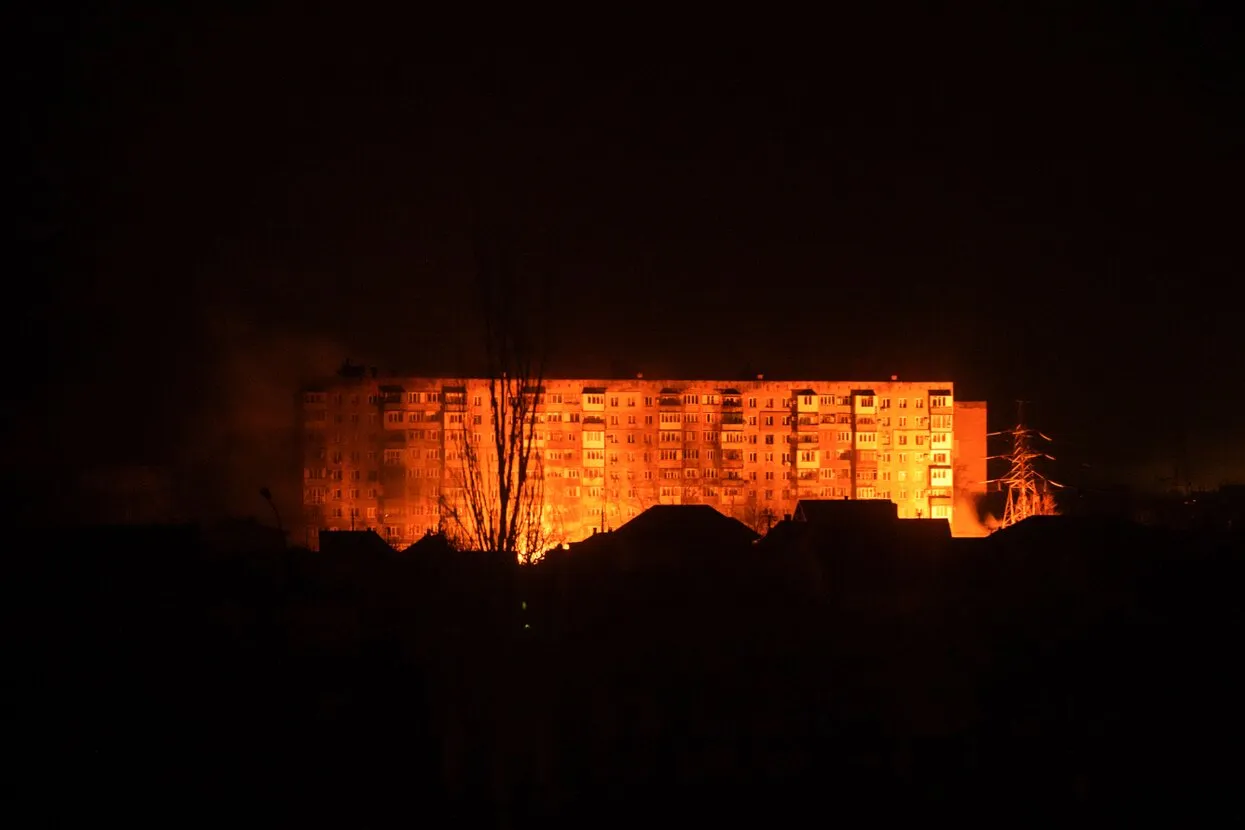 Мариуполь уже неделю находится в осаде. В городе нет воды, тепла и  электричества, люди живут в подвалах и бомбоубежищах. Фотографии — Meduza