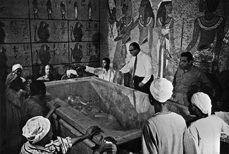 Говард Картер обнаружил гробницу Тутанхамона в Долине царей, ноябрь 1922 года
