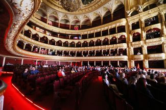 Зрительный зал во время первого после начала войны концерта Одесского театра оперы и балета. 17 июня 2022 года